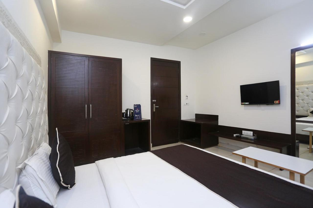 Oyo 18422 Central Grand Belanganj Экстерьер фото