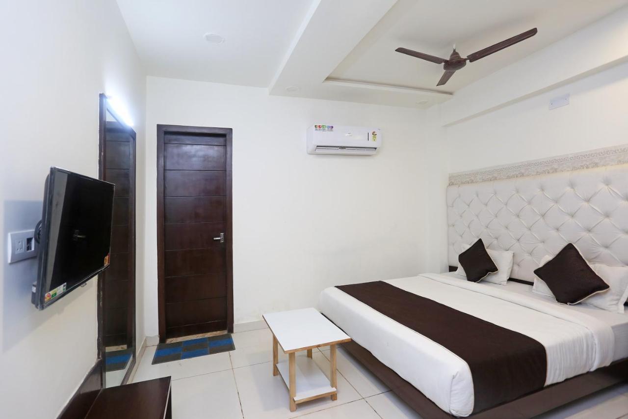 Oyo 18422 Central Grand Belanganj Экстерьер фото