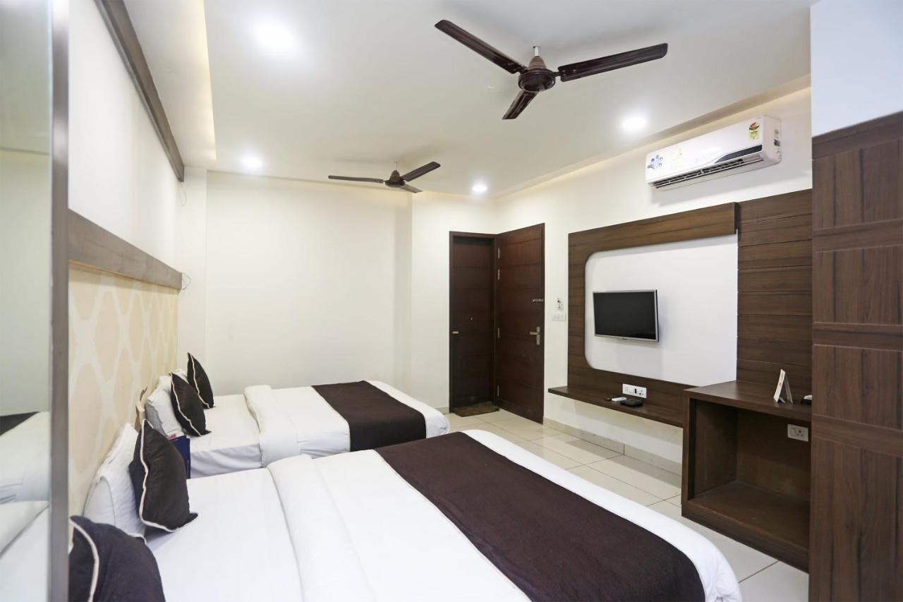 Oyo 18422 Central Grand Belanganj Экстерьер фото