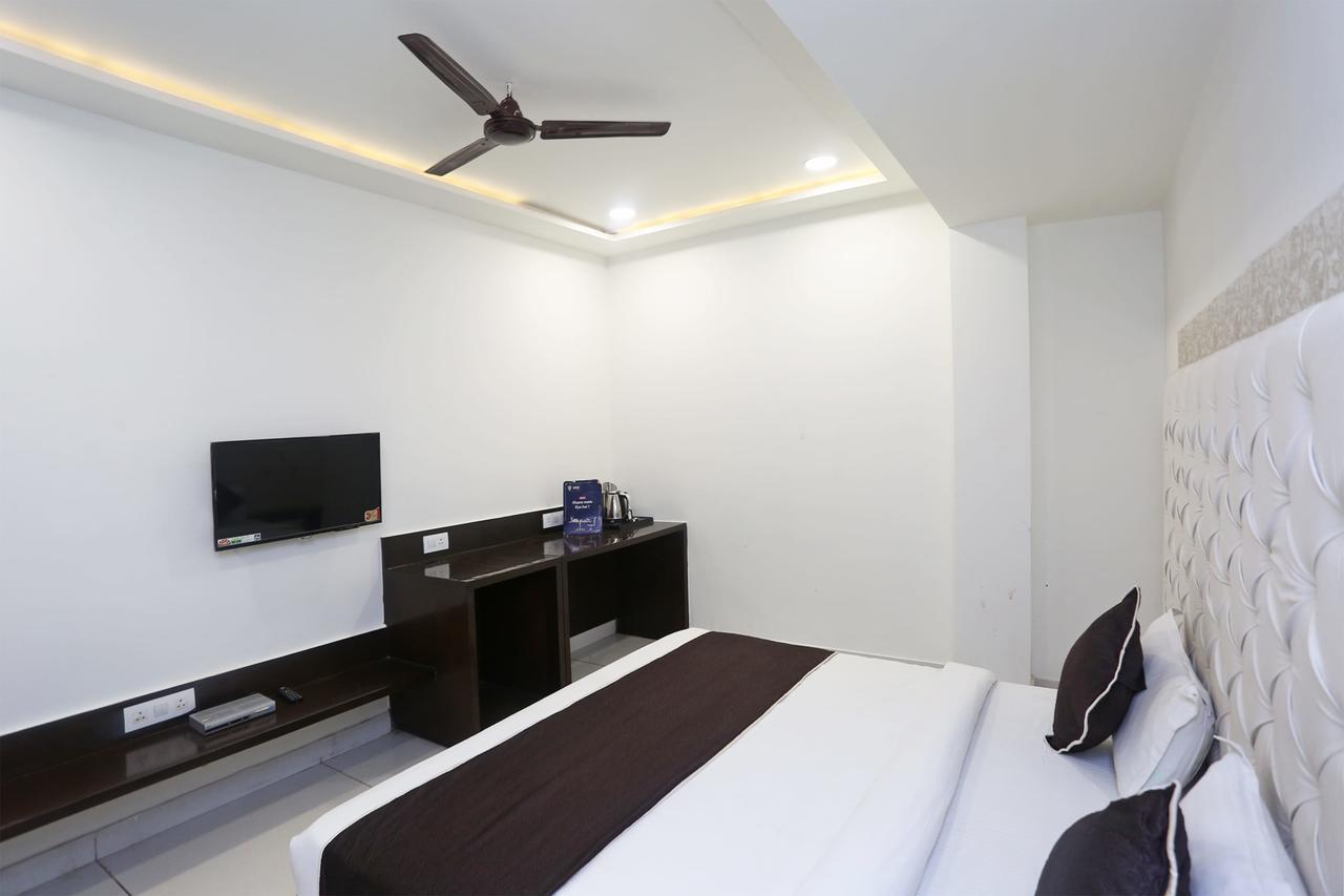Oyo 18422 Central Grand Belanganj Экстерьер фото