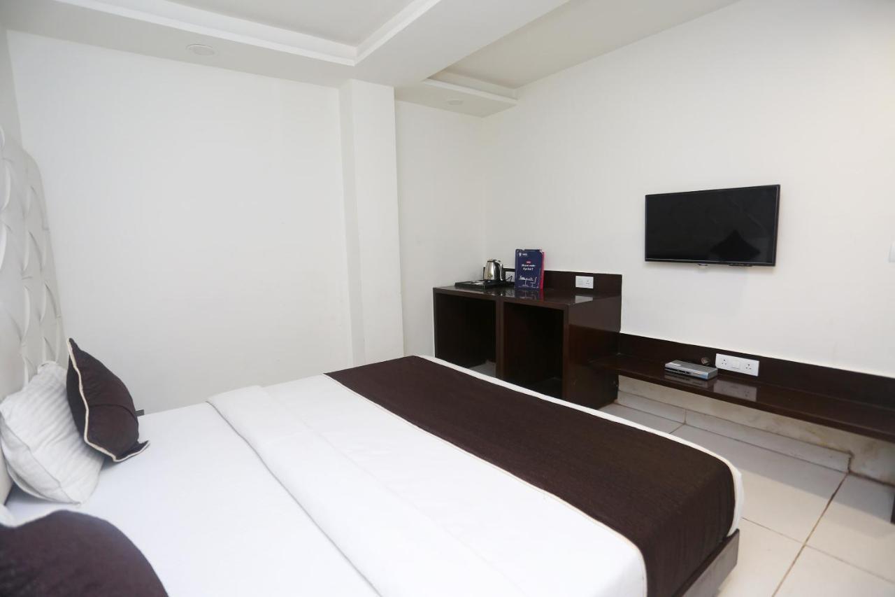Oyo 18422 Central Grand Belanganj Экстерьер фото