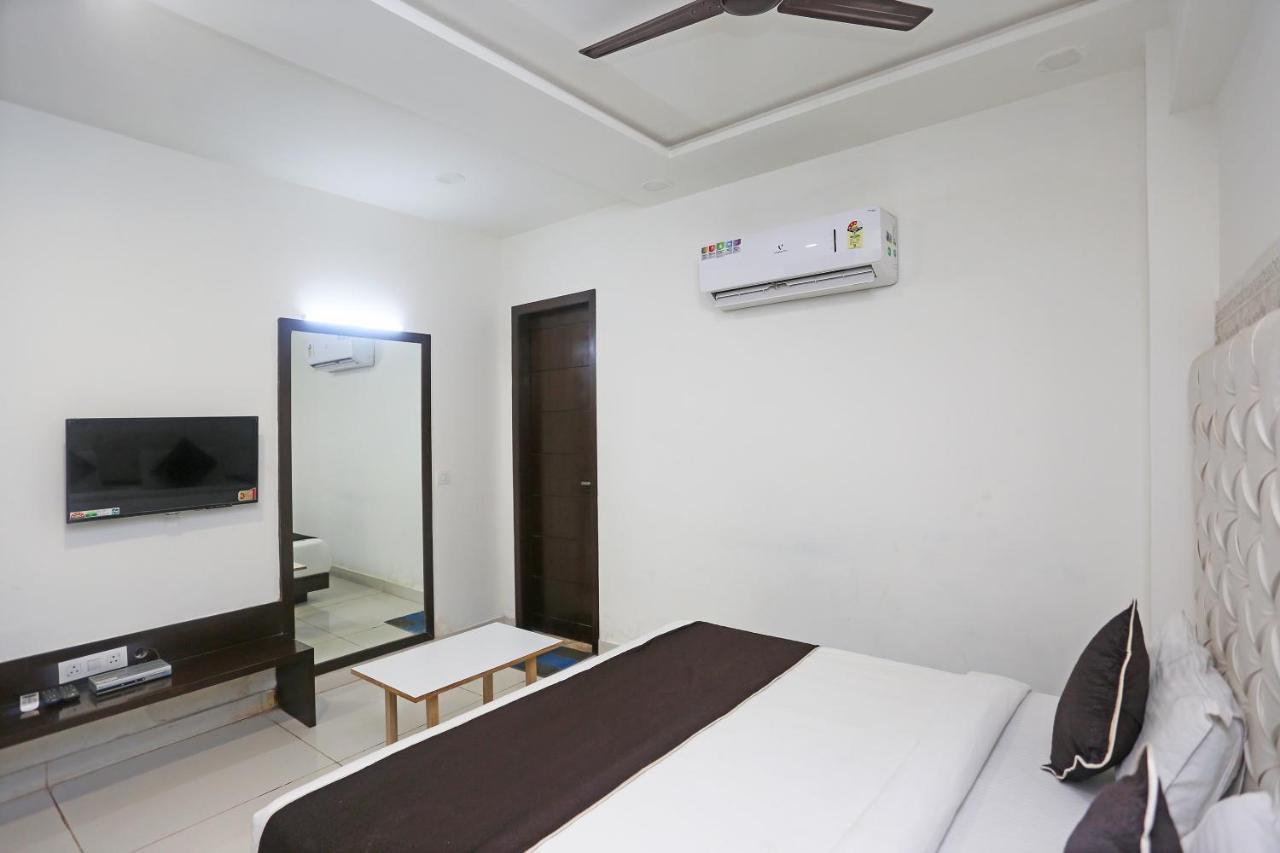 Oyo 18422 Central Grand Belanganj Экстерьер фото