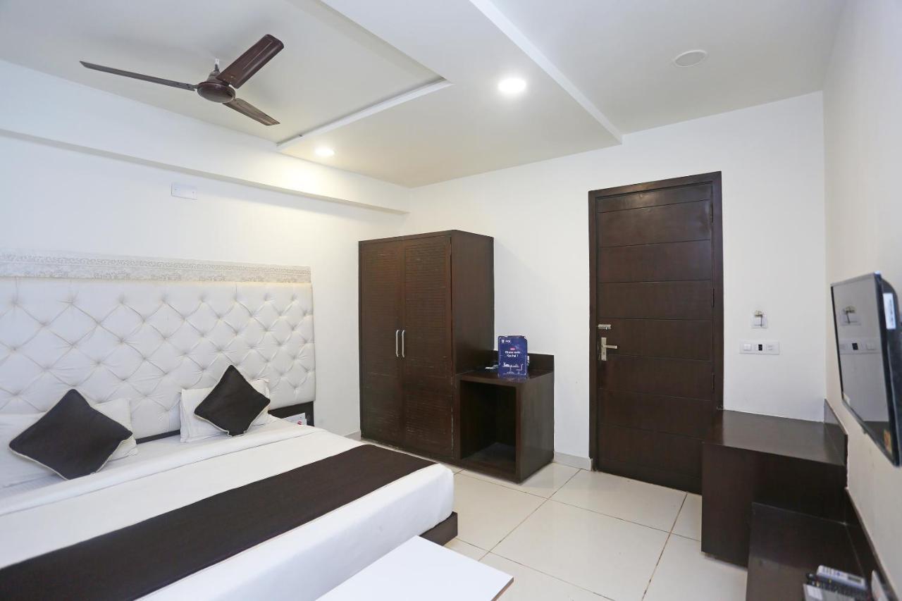 Oyo 18422 Central Grand Belanganj Экстерьер фото