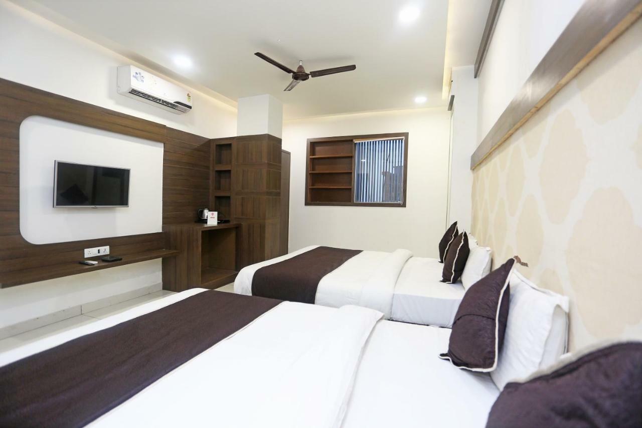 Oyo 18422 Central Grand Belanganj Экстерьер фото